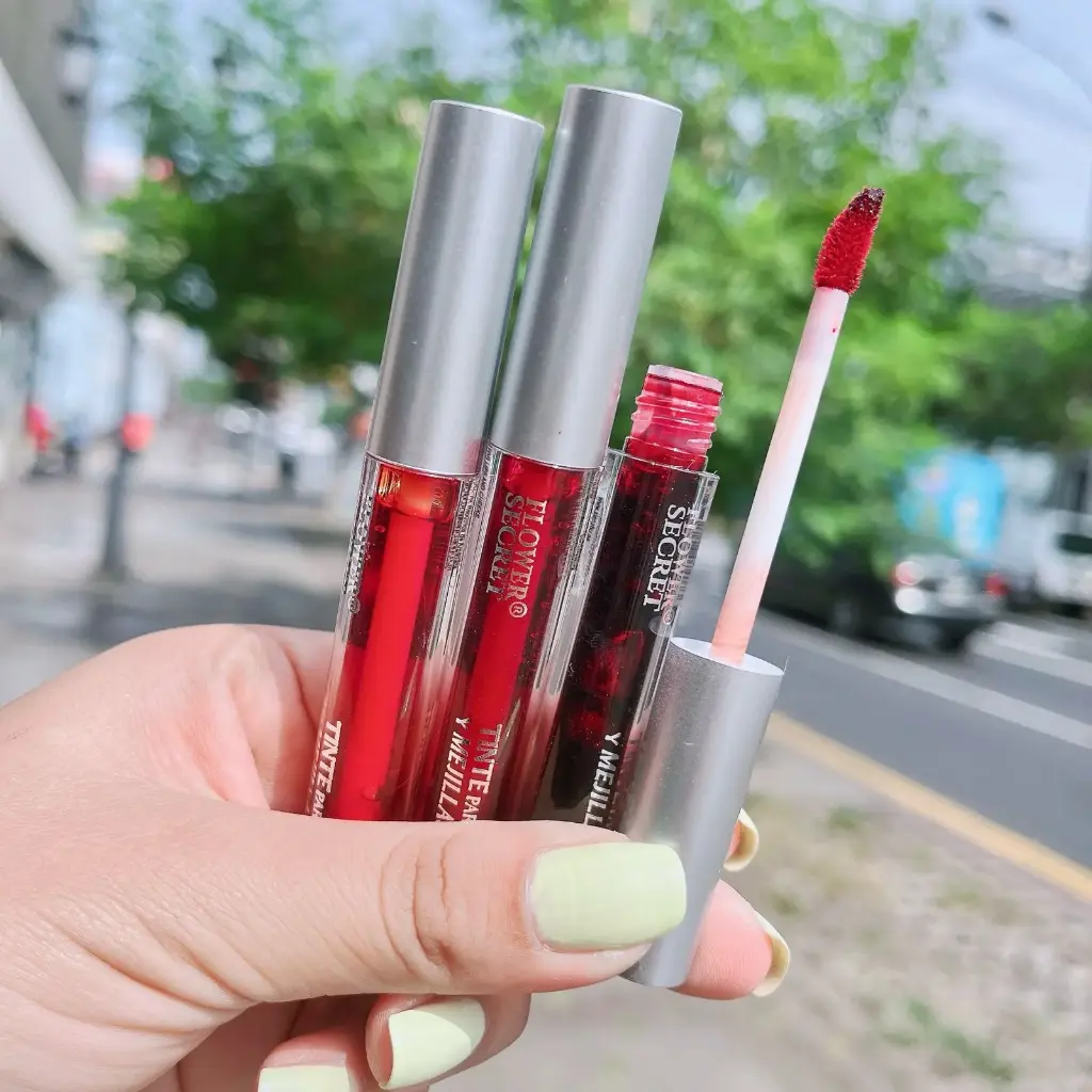 Tinta labios tapa plateada Flower F158E