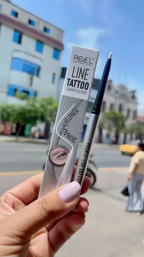 Delineador blanco retractil Revel SH-594