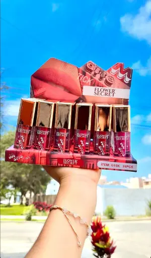 Labial matte tapa dorada Flower G15K